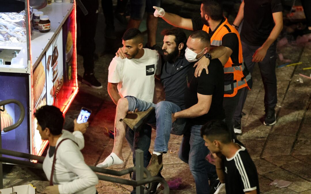 Beefed-up Israel Police Confront Palestinians In Jerusalem On Ramadan Holy Night | HuffPost